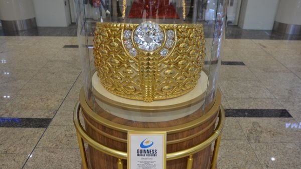 The 21-carat ring weighs almost 64 kilos and is studded with 5 kilos of precious stones and diamonds, and 615 Swarovski crystals. The 21-carat ring weighs almost 64 kilos and is studded with 5 kilos of precious stones and diamonds, and 615 Swarovski crystals.