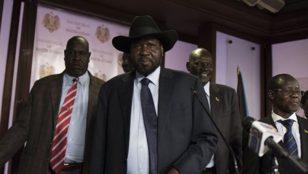 South Sudan President Salva Kiir (C), followed by Vice President James Wani Igga (2nd R), leaves the conference room as artillery fire broke out near the presidential palace in Juba on July 8, 2016. (AFP/Charles Atiki Lomodong)