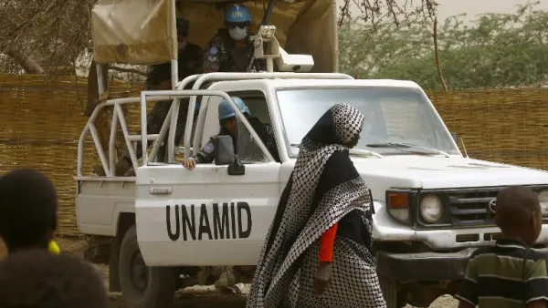 This file photo taken on April 12, 2016 shows members of the UN-African Union mission in Darfur (UNAMID) exiting their vehicle at the Zamzam camp for internally displaced persons in Northern Darfur. (AFP/Ashraf Shazly)