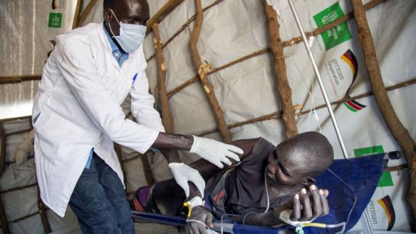 A medical officer of the International Rescue Committee examines a woman suffering from cholera on March 4, 2017, in a clinic in Ganyiel, Panyijiar county, in South Sudan. (AFP/Albert Gonzalez Farran)