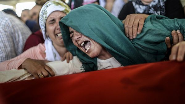 داعشي يقتل أمه امام الجميع  لأنها طلبت منه ترك التنظيم - ارشيف 