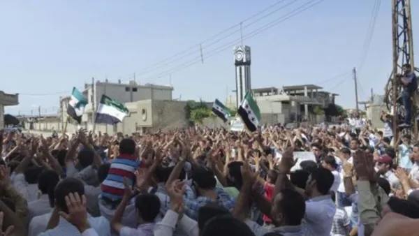 تظاهرة مناهضة لنظام الاسد في بلدة الحولة قرب حمص