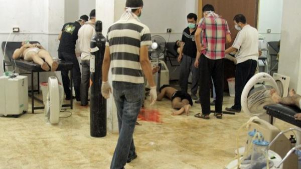 A handout image released by the Syrian opposition's Shaam News Network shows Syrian volunteers helping victims in a field hospital in the eastern Ghouta suburb of Damascus, whom the Syrian opposition said on August 21, 2013 were killed in a toxic gas attack by pro-government forces. AFP PHOTO/HO/SHAAM NEWS NETWORK 