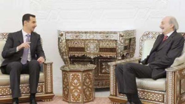 الاسد مستقبلا جنبلاط في قصر الشعب