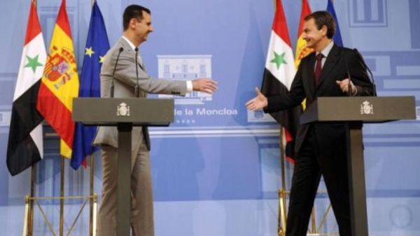 رئيس الوزراء الاسباني خوسيه لويس ثاباتيرو (يمين) مع الرئيس السوري بشار الاسد خلال مؤتمر صحافي مشترك في مدريد