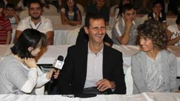 بشار الاسد وعقيلته الى يساره خلال حضورهما معسكرا لذوي الاحتياجات الخاصة في دمشق