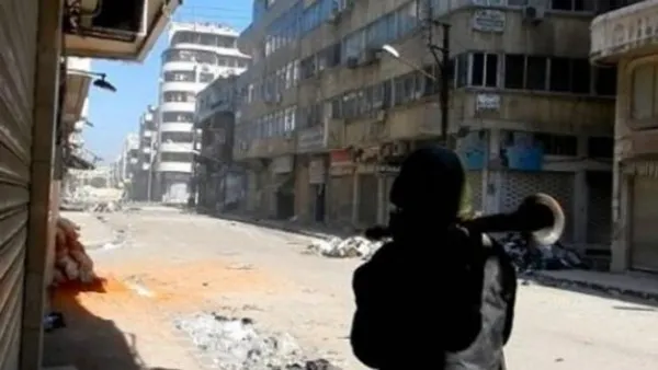 مسلح في حي بابا عمرو  بمدينة حمص