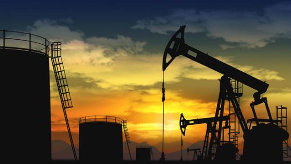 حصار الموانئ واحد من تحديات كثيرة تواجه الحكومة