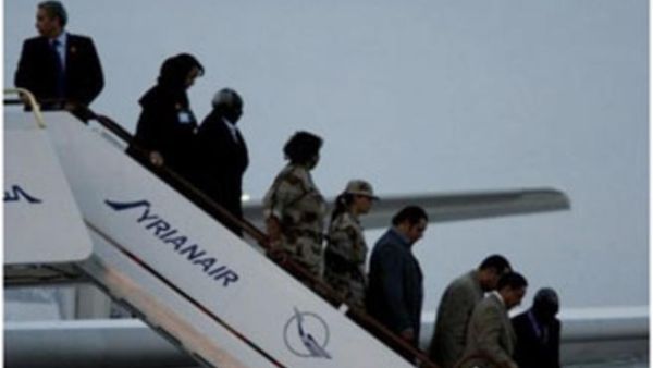 الطائرة على ارض مطار دمشق الدولي