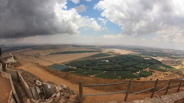 Syria seen from the Golan Heights (Wikimedia Commons/ photos8.com)