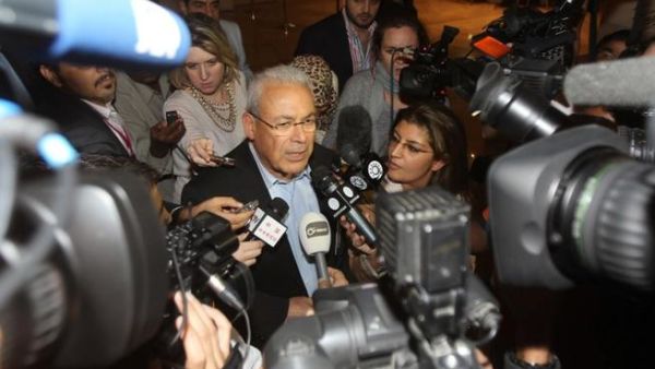 الرئيس السابق للمجلس يتحدث للصحفيين عقب انتهاء اعمال المؤتمر/أ.ف.ب