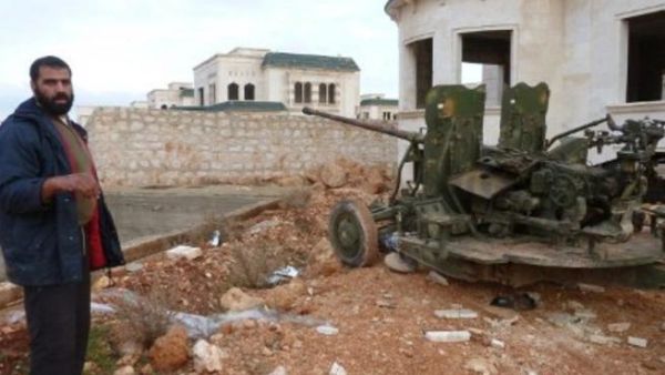 مقاتل من المعارضة السورية المسلحة