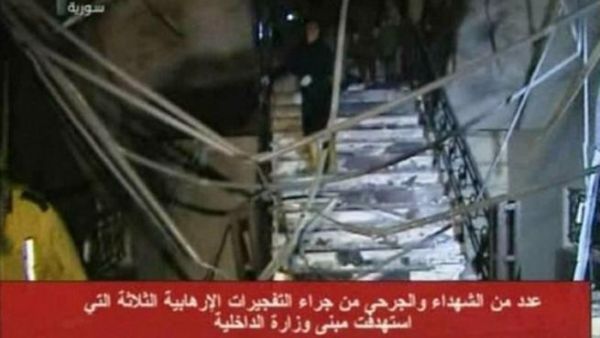 صورة عن التلفزيون الرسمي لاثار التفجيرات التي طالت وزارة الداخلية في دمشق امس/أ.ف.ب