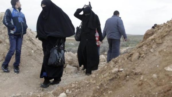 سوريون يفرون من العنف الى الاردن/أ.ف.ب