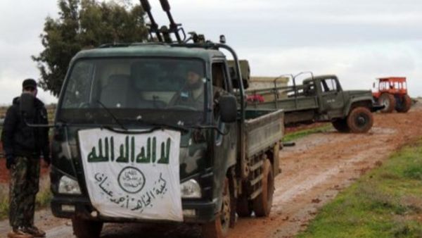 الية للمعارضة قرب قاعدة تفتناز/أ.ف.ب