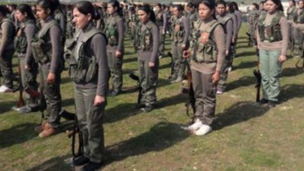 مقاتلات كرديات في عفرين شمال سوريا/أ.ف.ب