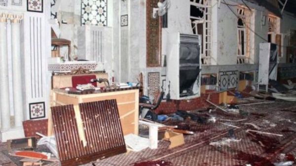 اثار التفجير في مسجد الايمان في دمشق حيث قتل البوطي/عن الانترنت