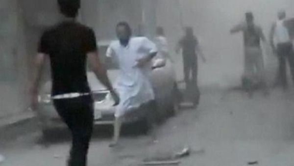 صورة يتداولها نشطاء على الانترنت/لحظة سقوط قذائف على مخيم اليرموك/أرشيف