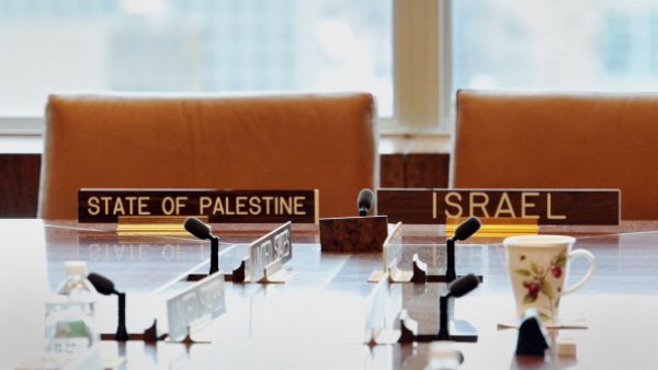 Signs at the seats where Israeli Foreign Minister Tzipi Livni and Palestinian representative Saeb Erekat were to sit in a meeting with the Middle East Quartet during the 68th Session of the United Nations General Assembly September 27, 2013 at UN headquarters in New York. [Stan Honda/Getty Images]