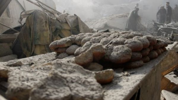 سقوط قتلى وجرحى جراء تفجير سيارة مفخخة قرب الفرن الآلي بمدينة السلمية بريف حماة