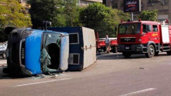  انقلاب سيارة ترحيلات تابعة لوزارة الداخلية في محافظة الإسكندرية