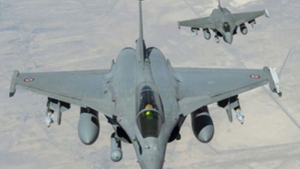 ضربات جوية شديدة نفذها التحالف الذي تقوده الولايات المتحدة في شمال شرق سوريا