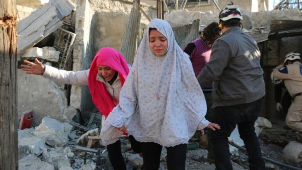 Syrian girls react following a reported Syrian regime air strike in a rebel-controlled area in the northern city of Aleppo on February 8, 2016. (AFP/Ameer al-Halbi)
