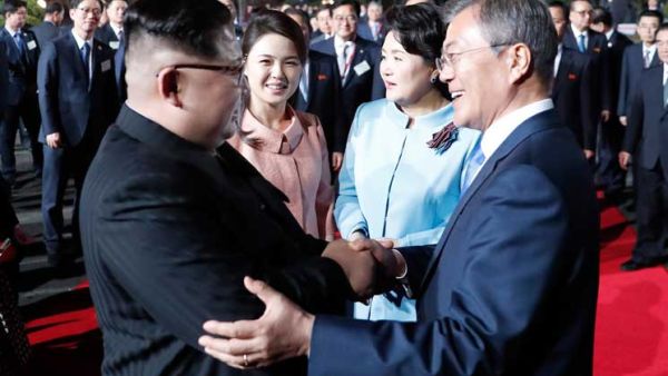 الزعيمين الكوري الشمالي كيم جونغ-اون والكوري الجنوبي مون جاي-ان