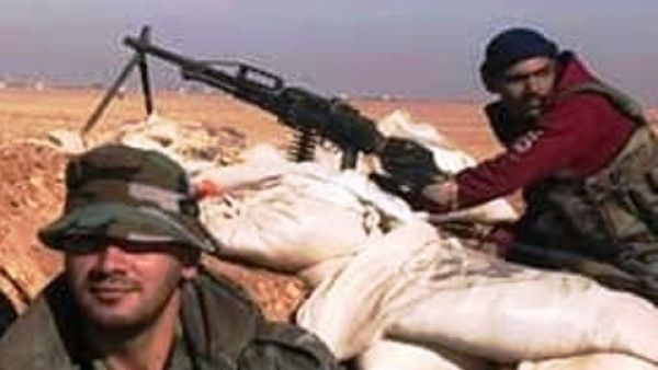 جندي سوري بحوزته سلاح "بيتشينيغ" الروسي