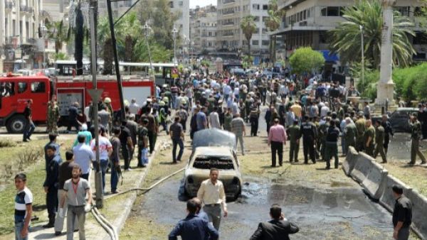 اثار التفجير في ساحة المرجة بدمشق/أ.ف.ب اثار التفجير في ساحة المرجة بدمشق/أ.ف.ب