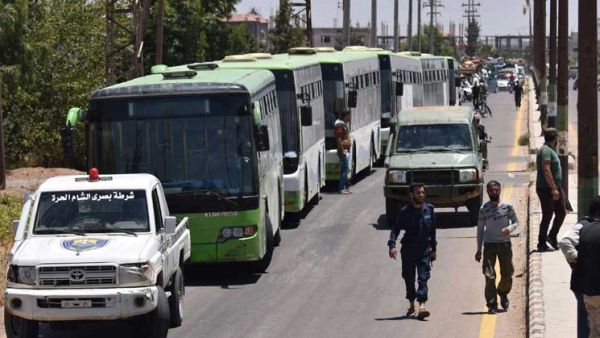 مئات المقاتلين وعدد من أفراد عائلاتهم استقلوا 15 حافل