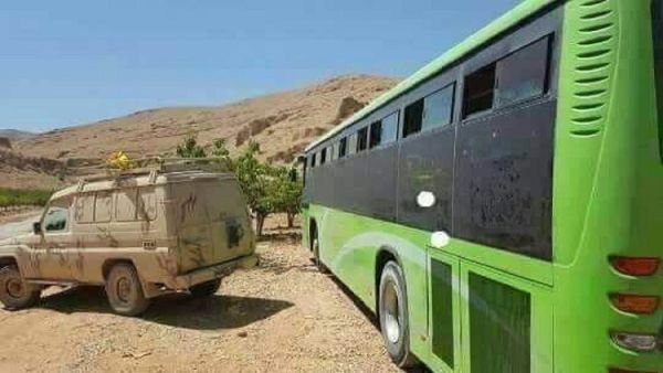 300 مسلح وأفراد عائلاتهم غادروا بلدة جباتا الخشب بريف القنيطرة