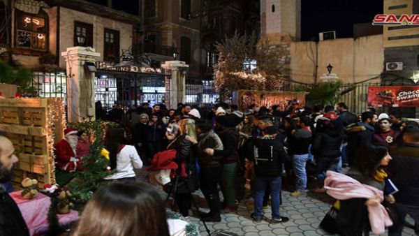  أجواء من بهجة انتظار أعياد الميلاد ورأس السنة