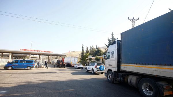 فرض قيود على الحركة في معبر باب الهوى الحدودي المؤدي إلى ريف إدلب