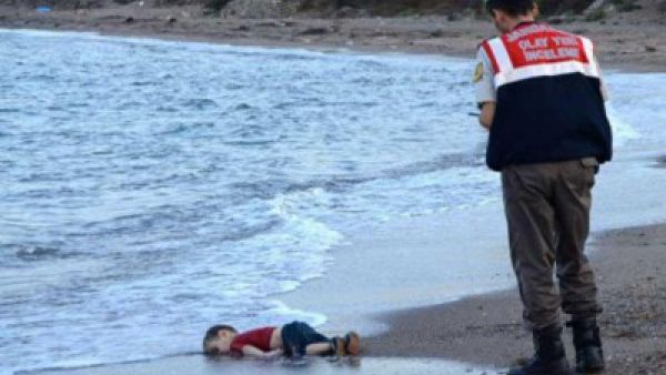 جثة الطفل “آيلان كردي”