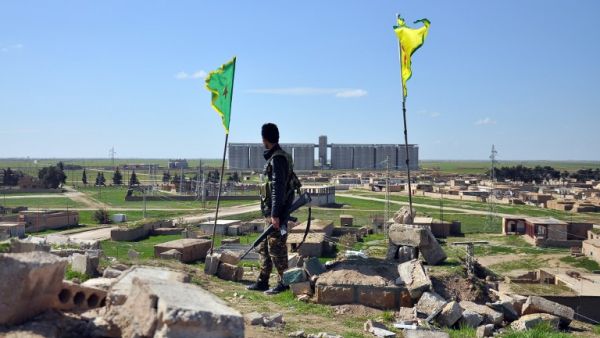 مقاتل كردي في شمال شرق سوريا