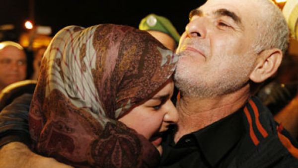  الحكومة السورية أطلقت سراح ما مجموعه 48 معتقلة سورية في إطار صفقة التبادل الثلاثية