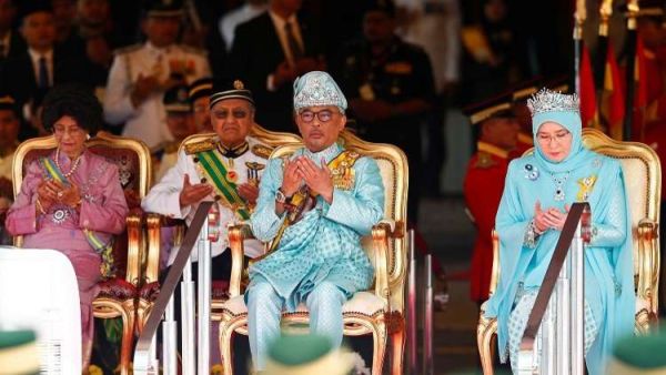سلطان ماليزيا الجديد عبد الله أحمد شاه يؤدي اليمين الدستورية ملكا جديدا للبلاد