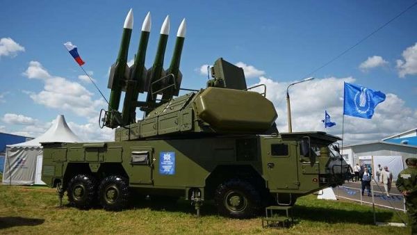 منظومة دفاع جوي من طراز "بوك"
