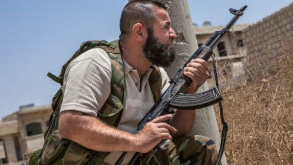 مقاتل من المعارضة في معرة النعمان/أ.ف.ب