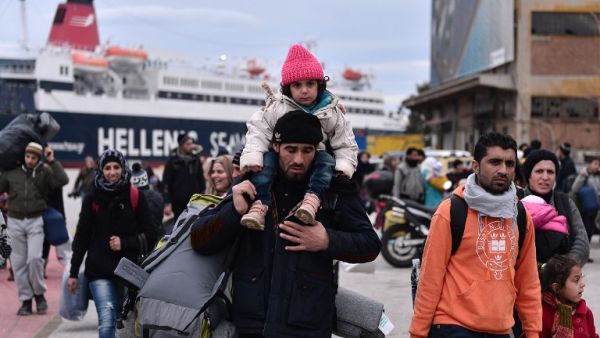 Hundreds of migrants and refugees walk at the port of Piraeus upon their arrival from the island of Lesbos on February 10, 2016. (AFP/Louisa Gouliamaki) Hundreds of migrants and refugees walk at the port of Piraeus upon their arrival from the island of Lesbos on February 10, 2016. (AFP/Louisa Gouliamaki)