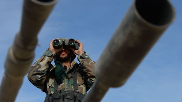 قاعدة التنف المحتلة من الجيش الأمريكي، تضم معسكرات لتدريب المسلحين 