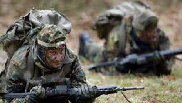 جنديان من القوات الخاصة الألمانية 