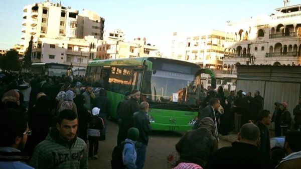 18500 مسلح ومدني خرجوا من حي الوعر ضمن اتفاق المصالحة الذي وقع برعاية روسية