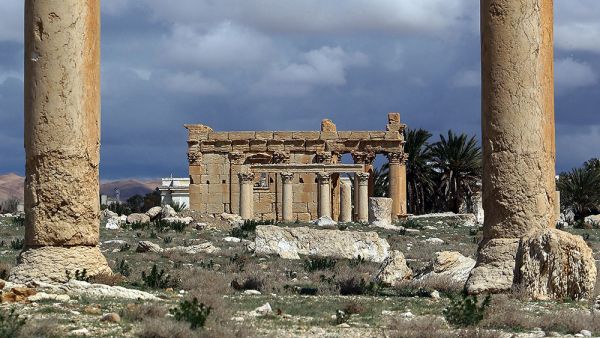 Syrian government forces have recaptured the ancient city of Palmyra from Daesh militants, opening up much of eastern Syria to government control. (AFP/File)