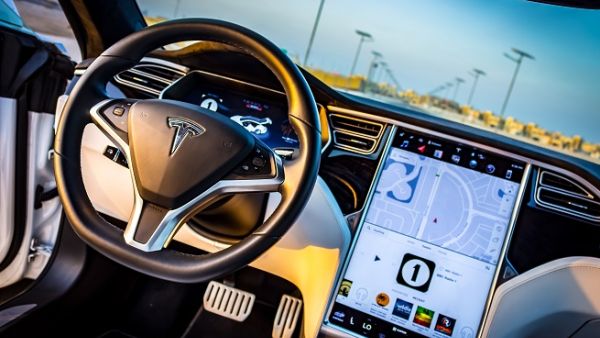 The world’s biggest crude oil exporter might be mulling a stake in the world’s most iconic electric car company. (Shutterstock)