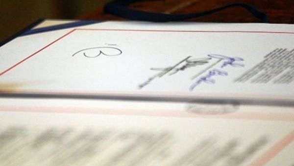 نفى نائب حاكم دبي إصدار سندات بحوالي مليار دولار