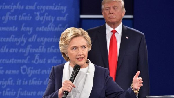 Trump and Clinton during Sunday's presidential debate in St. Louis, Missouri (AFP/Paul J.Richards)