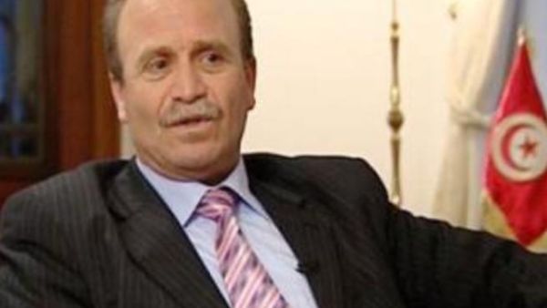 السهيلي اعتدى على مبروك بضربة رأسية ثم القى بيضة على راس الوزير