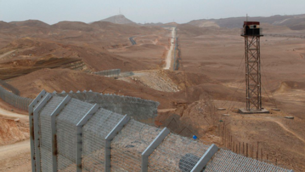 The Tunisian fence along the Libyan border has not stopped Daesh attacks. (Twitter)